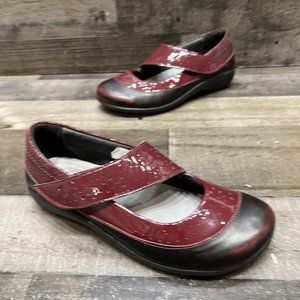 Naot Womens Dark red Leather/Patent Cross Strap comfort shoes Size 37
